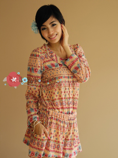 จั๊มสูทขาสั้น